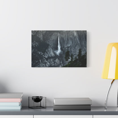 Canvas Print - Majestic Waterfall  Mountain View